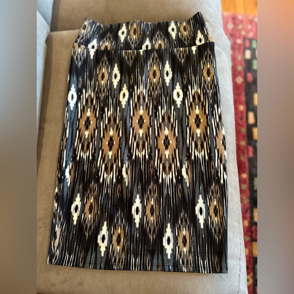 Majic Fit Dresses & Skirts - Pencil skirt, stretchy w/ elastic waist band.